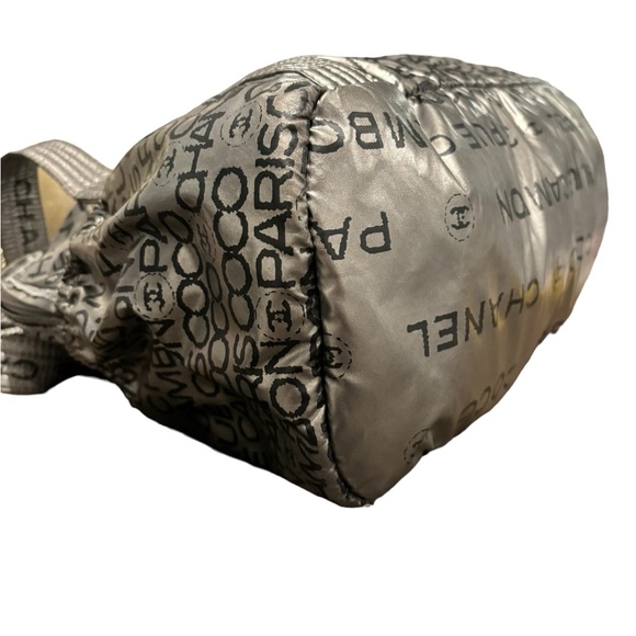 Chanel Silver 31 Rue Cambon Hobo Bag. In good condition. Minimal wear - Picture 5 of 16